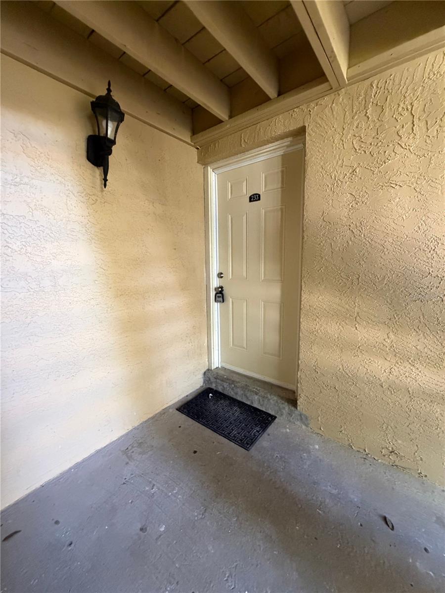 3rd image of 233 Thorn Tree Pl, Brandon, FL 33510 | MLS# TB8533537