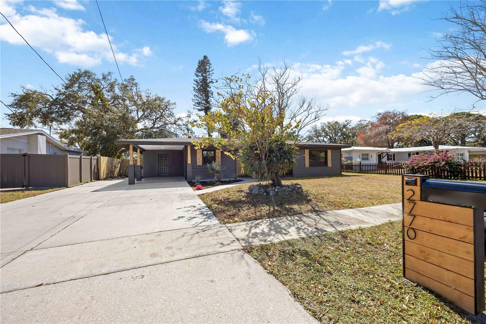 5th image of 2770 Wood St, Sarasota, FL 34237 | MLS# A4701338