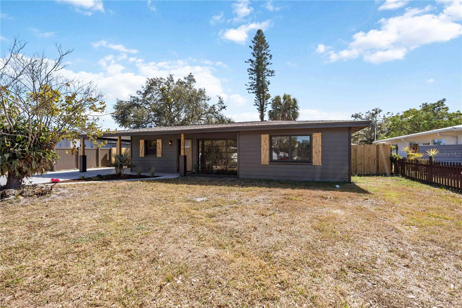 4th image of 2770 Wood St, Sarasota, FL 34237 | MLS# A4701338