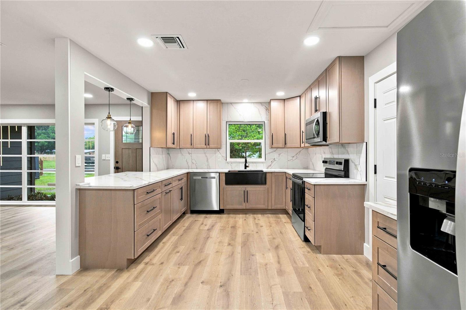 2nd image of 2770 Wood St, Sarasota, FL 34237 | MLS# A4701338