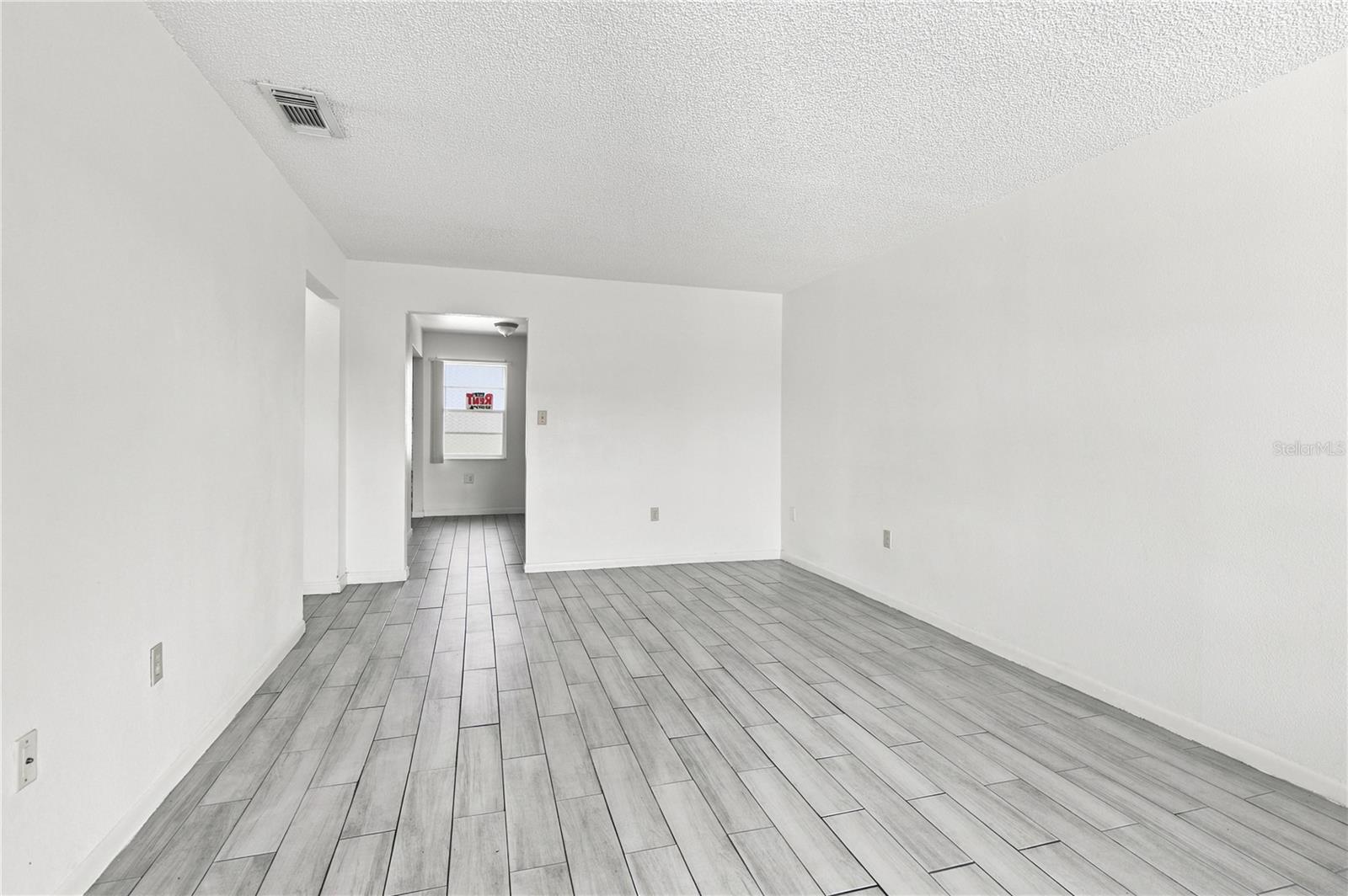 2nd image of 101 Lake Hunter Dr #11, Lakeland, FL 33803 | MLS# L4963875