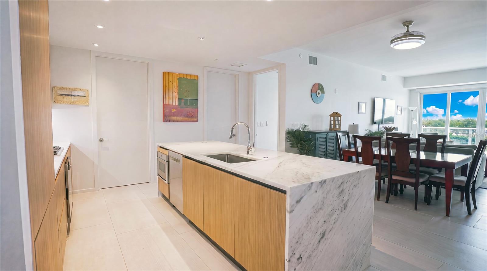 4th image of 1020 Sunset Point Rd #512, Clearwater, FL 33755 | MLS# TB8533660