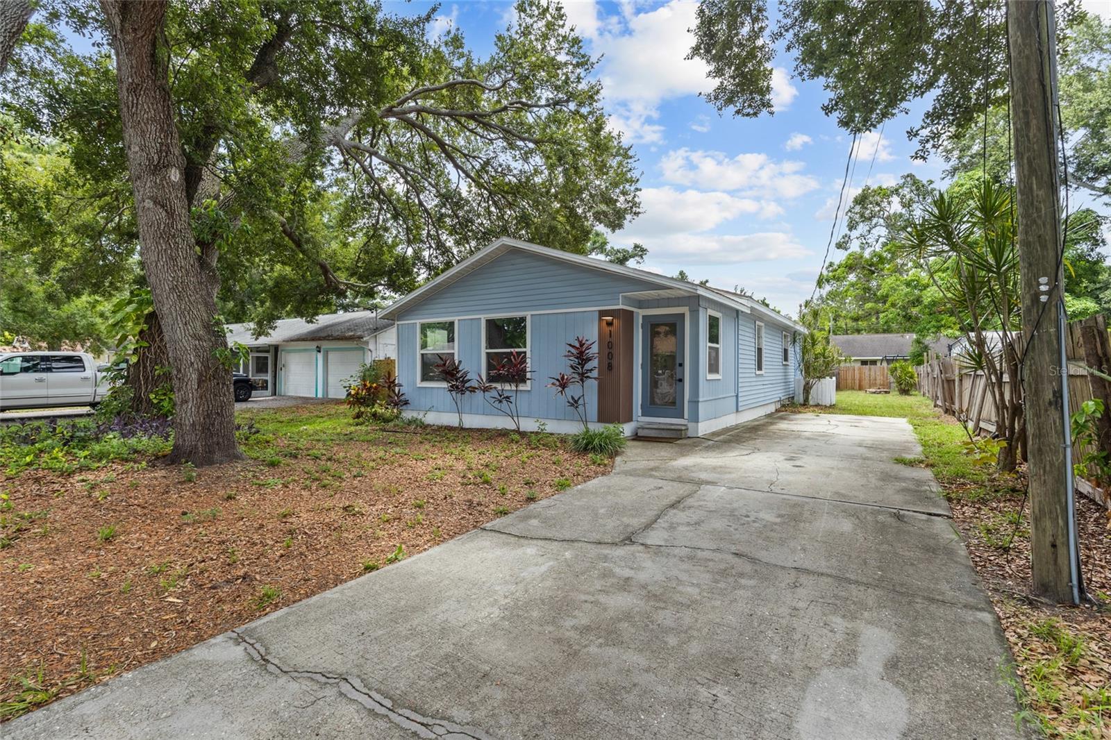 1st image of 1008 37th St W, Bradenton, FL 34205 | MLS# A4701415