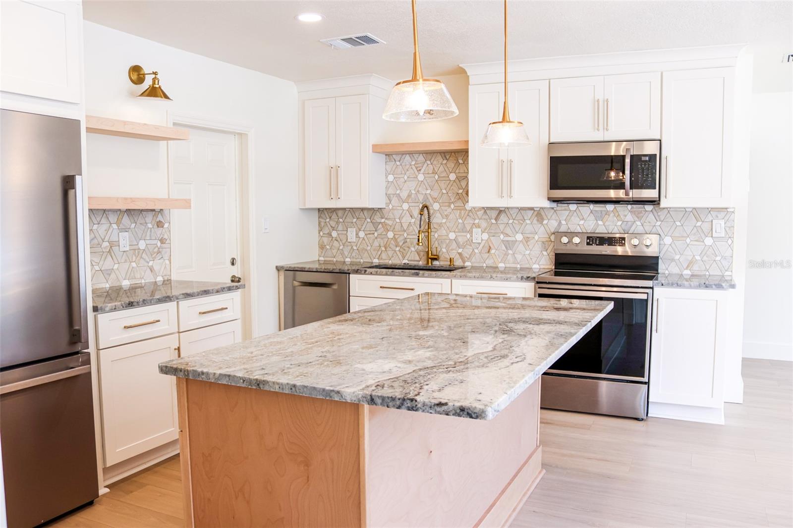 3rd image of 4211 W Bay View Ave, Tampa, FL 33611 | MLS# TB8533892