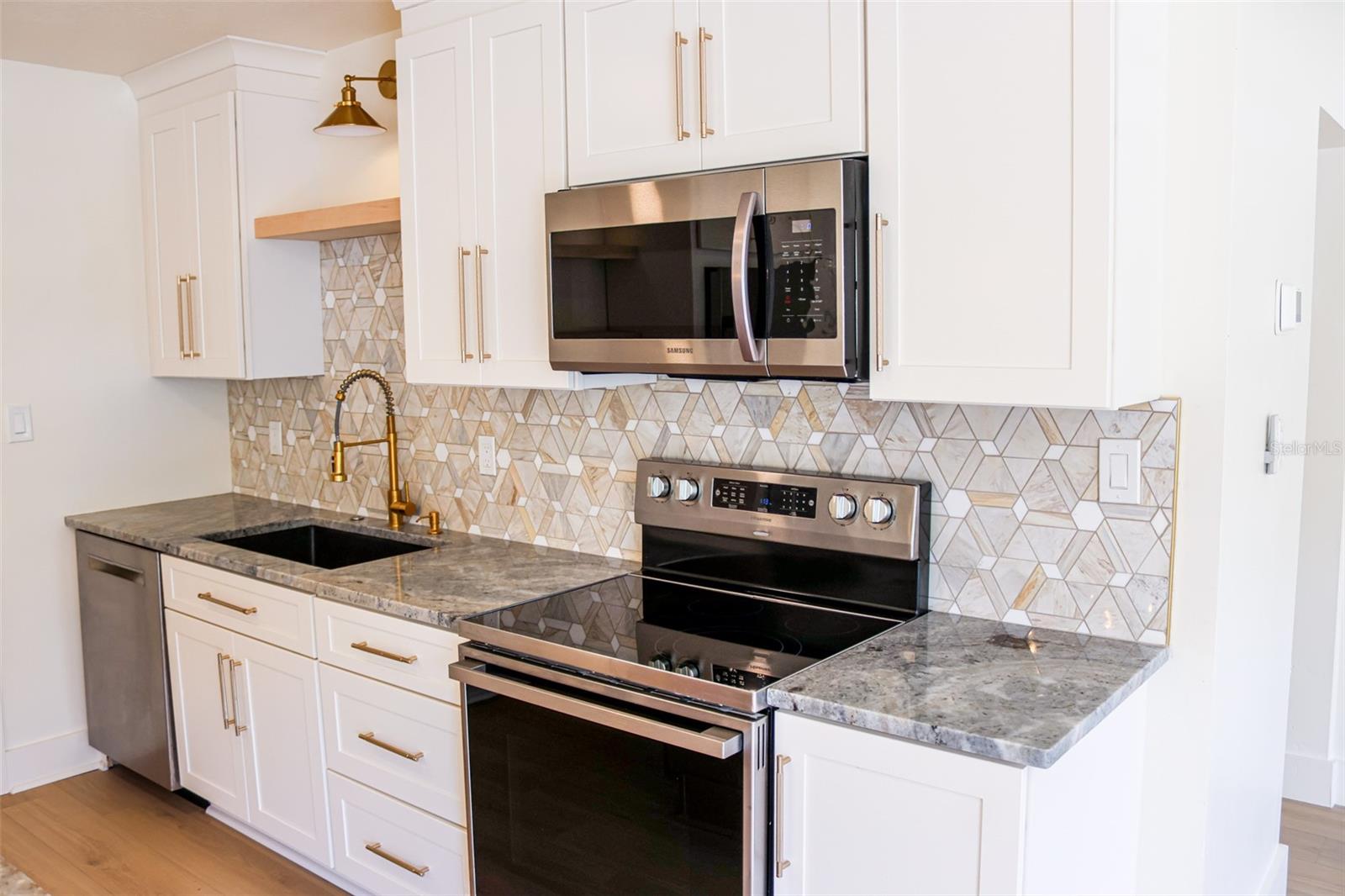 4th image of 4211 W Bay View Ave, Tampa, FL 33611 | MLS# TB8533892