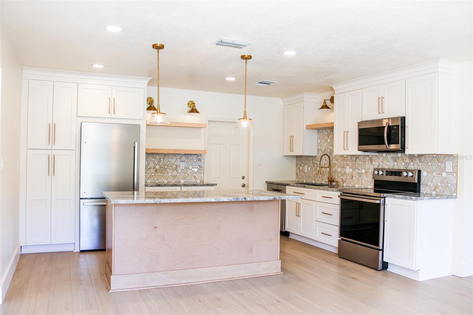 5th image of 4211 W Bay View Ave, Tampa, FL 33611 | MLS# TB8533892