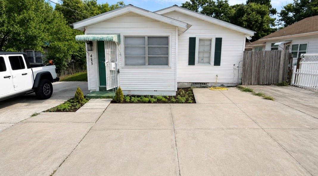 1st image of 415 Avenue E Se, Winter Haven, FL 33880 | MLS# TB8533931