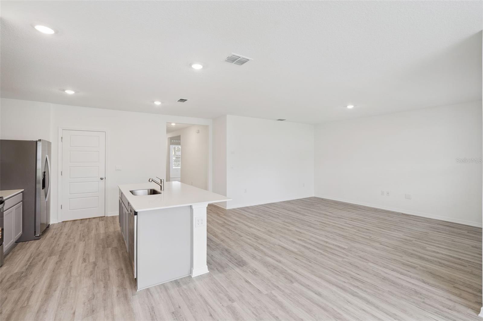3rd image of 144 Flag Lilly Ln, Umatilla, FL 32784 | MLS# O6429235