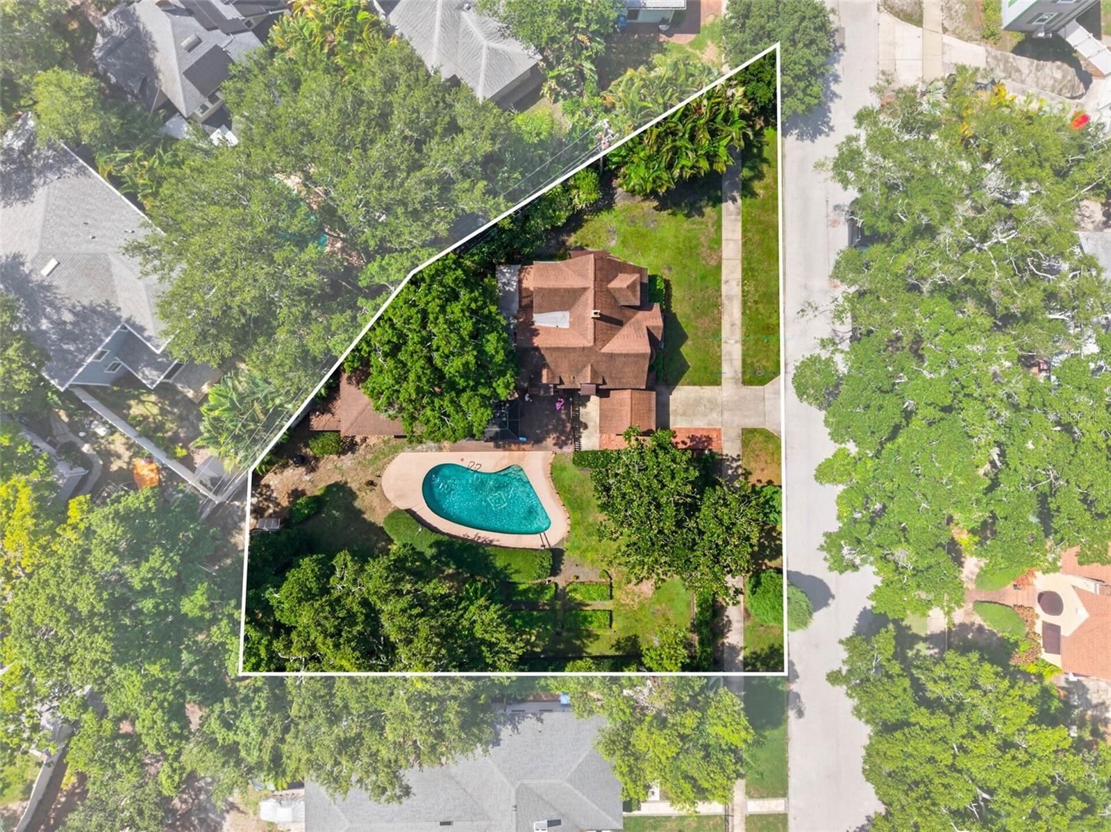 2nd image of 2321 14th St N, St Petersburg, FL 33704 | MLS# TB8534005