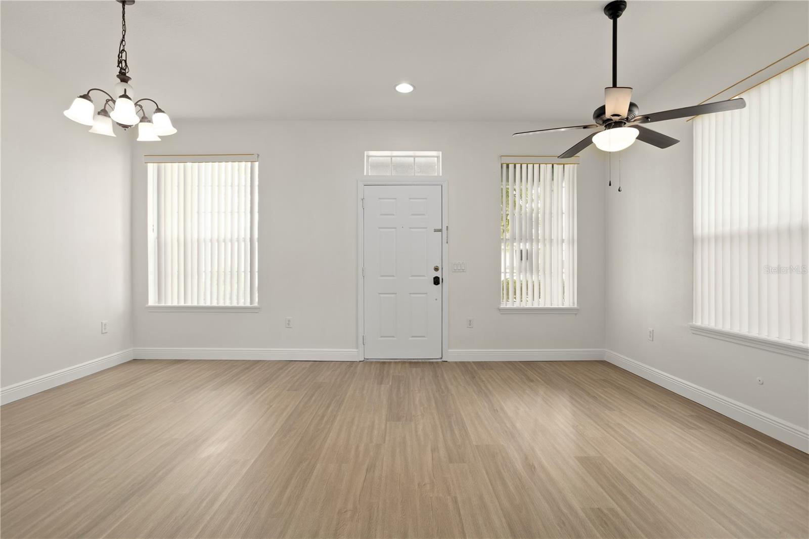 4th image of 10402 Eastpark Lake Dr, Orlando, FL 32832 | MLS# O6429253