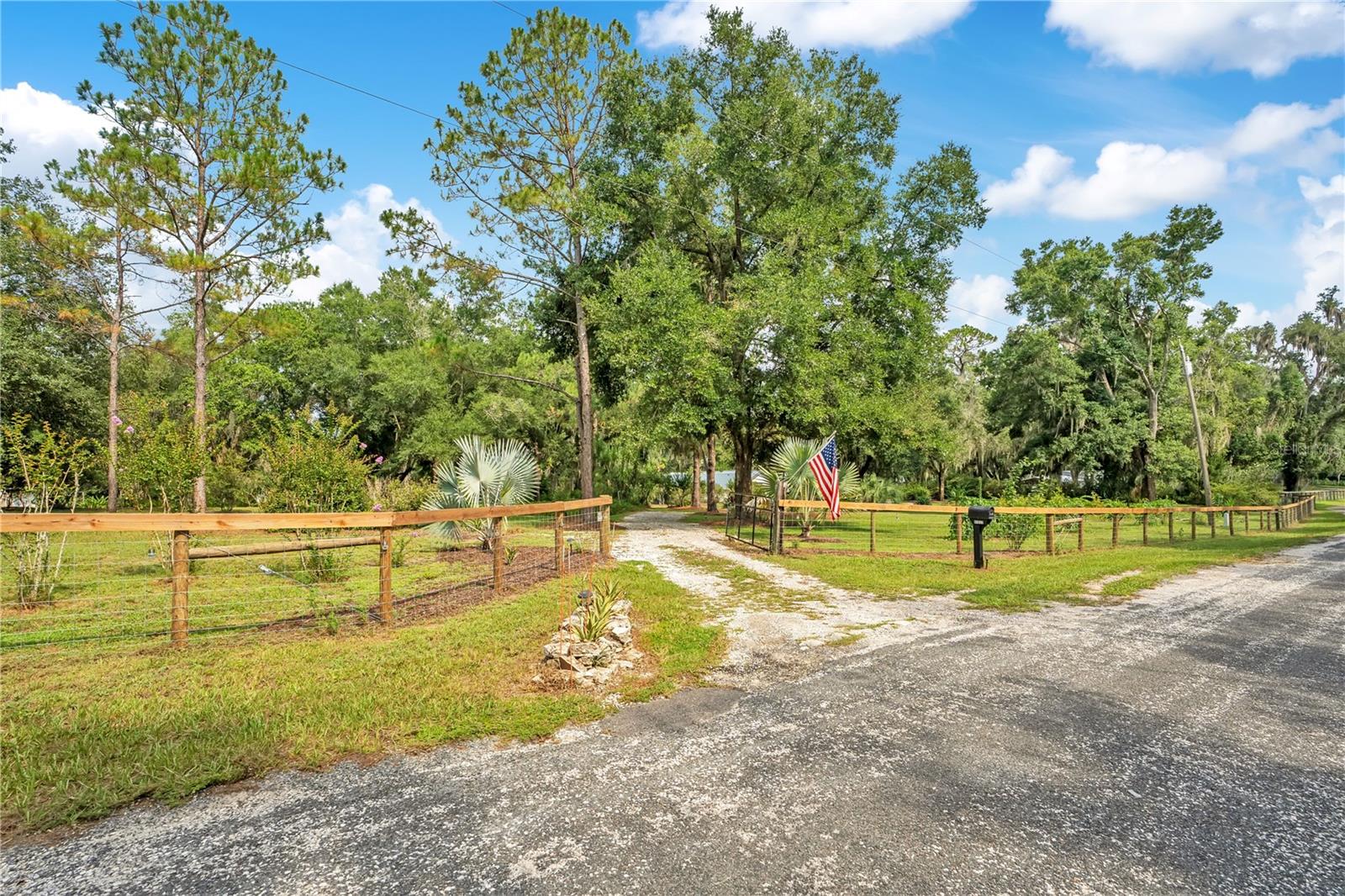3rd image of 41832 Carrie Ln, Altoona, FL 32702 | MLS# G5115753