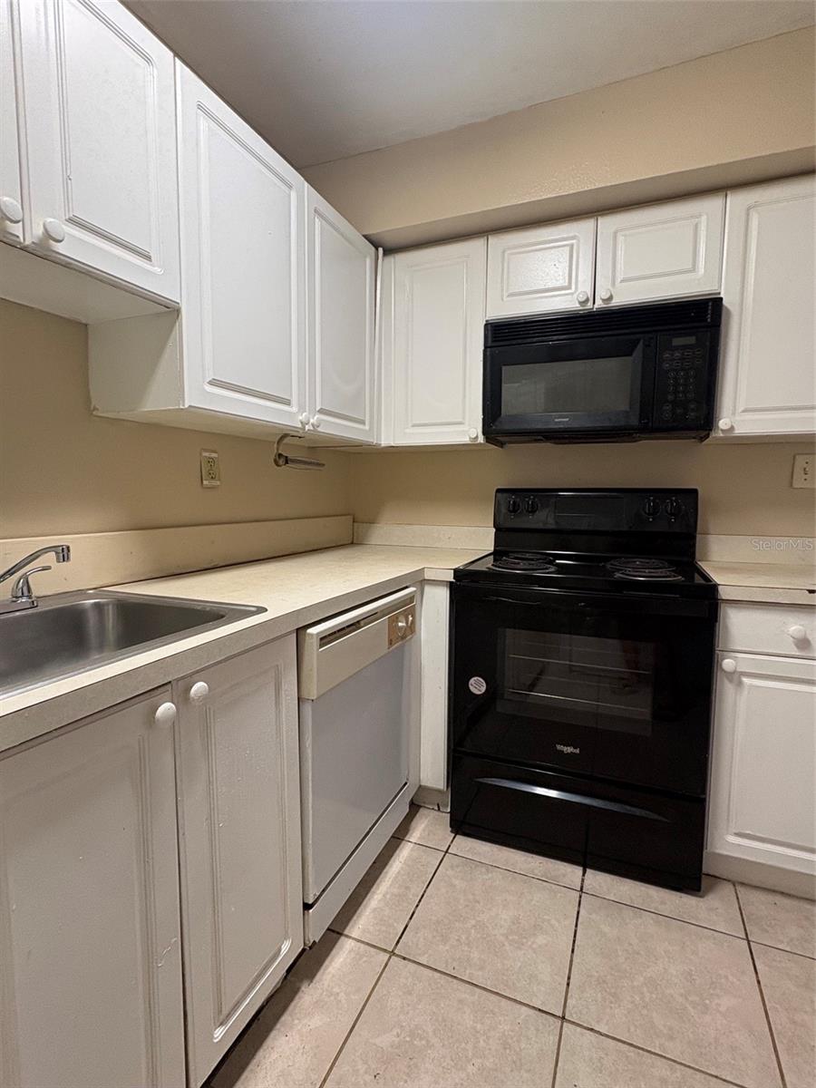 5th image of 203 Poinsettia Pine Ct #102, Tampa, FL 33612 | MLS# TB8534137