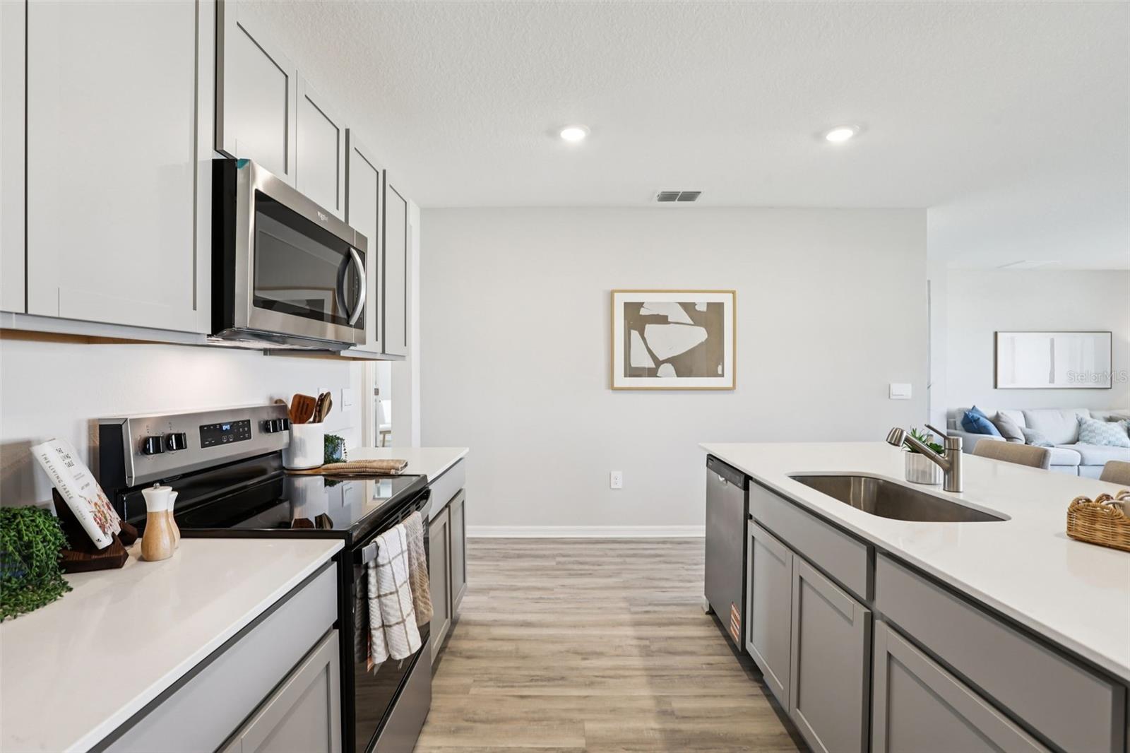 4th image of 148 Flag Lilly Ln, Umatilla, FL 32784 | MLS# O6429388