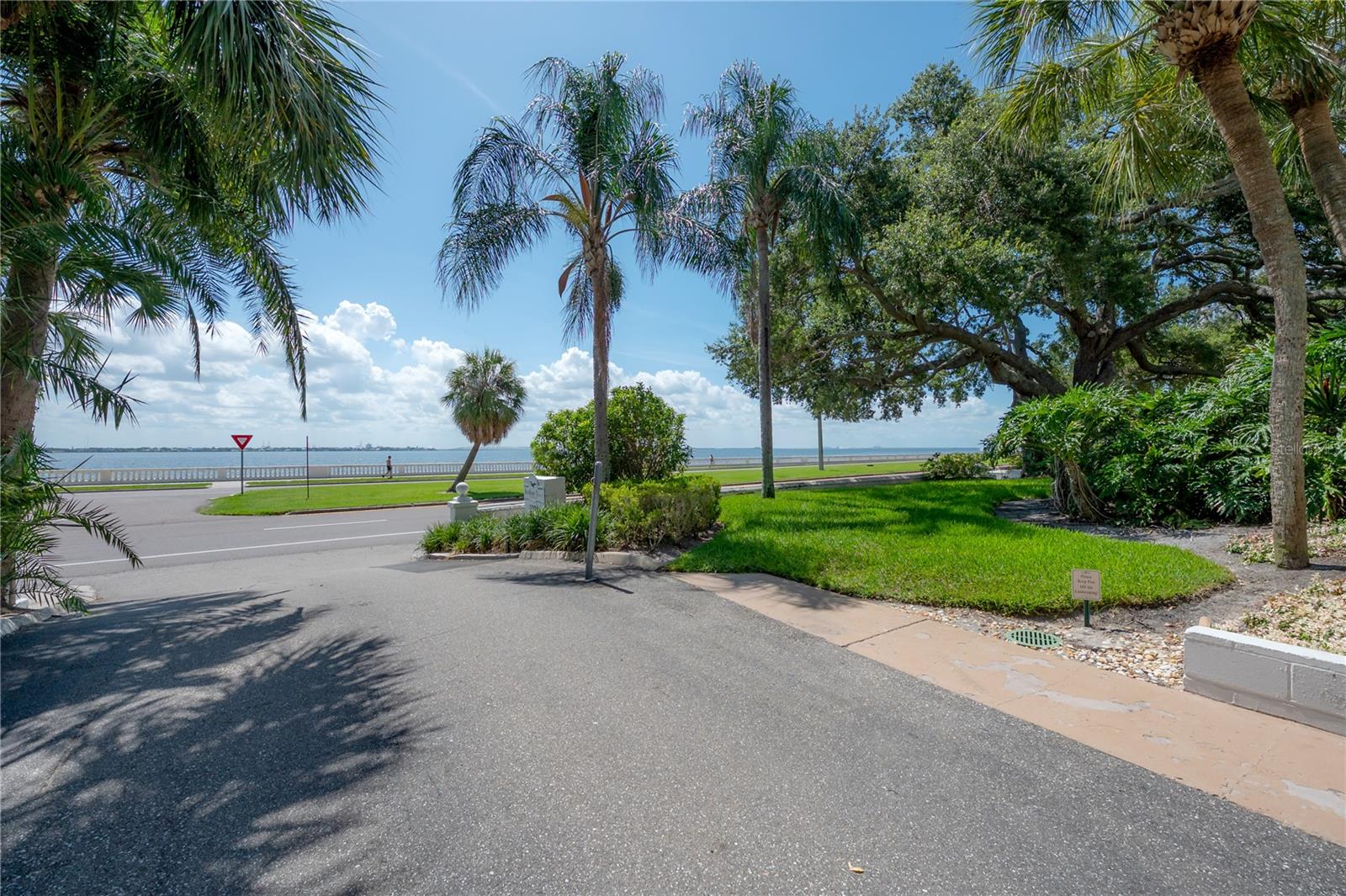 3rd image of 3325 Bayshore Blvd #A17, Tampa, FL 33629 | MLS# TB8534228