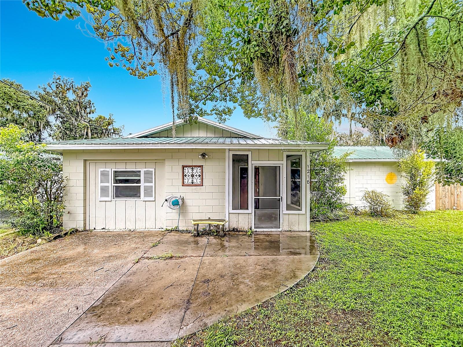 1st image of 1218 Cr 450, Lake Panasoffkee, FL 33538 | MLS# G5115772