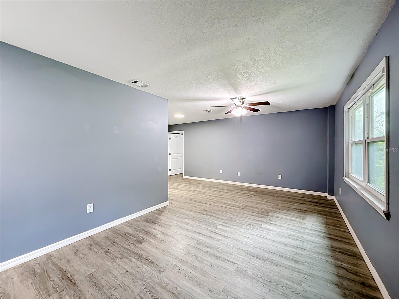 3rd image of 1218 Cr 450, Lake Panasoffkee, FL 33538 | MLS# G5115772