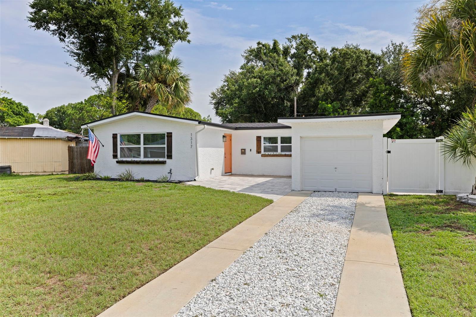 2nd image of 1317 Essex Dr N, St Petersburg, FL 33710 | MLS# TB8534286