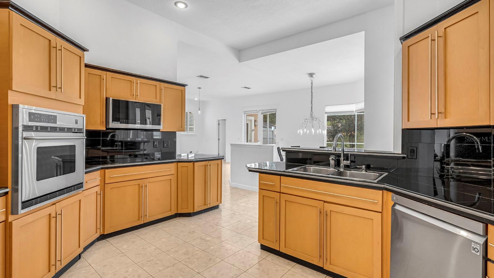3rd image of 6501 Fairway Cove Dr, Orlando, FL 32835 | MLS# O6429480
