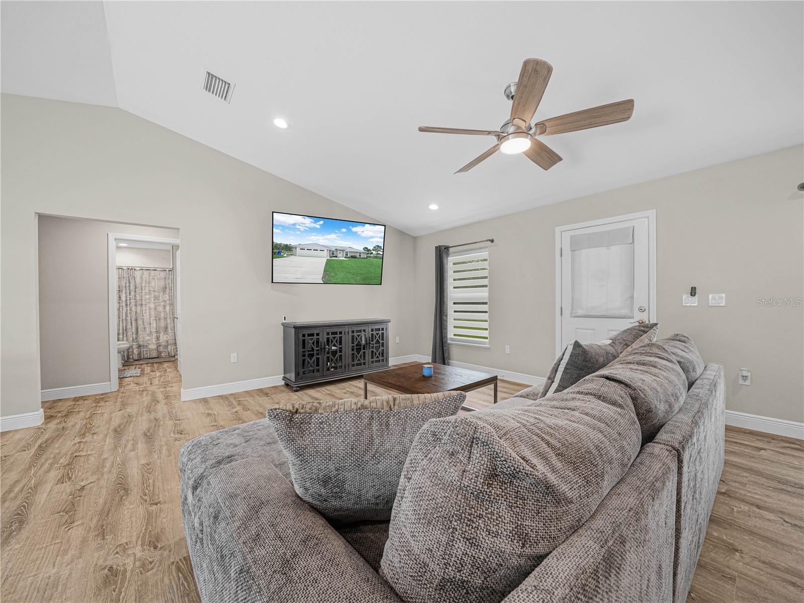 4th image of 270 Lincoln Rd Ne, Lake Placid, FL 33852 | MLS# S5154709