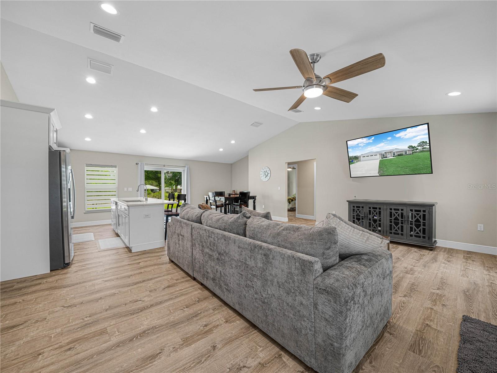 3rd image of 270 Lincoln Rd Ne, Lake Placid, FL 33852 | MLS# S5154709
