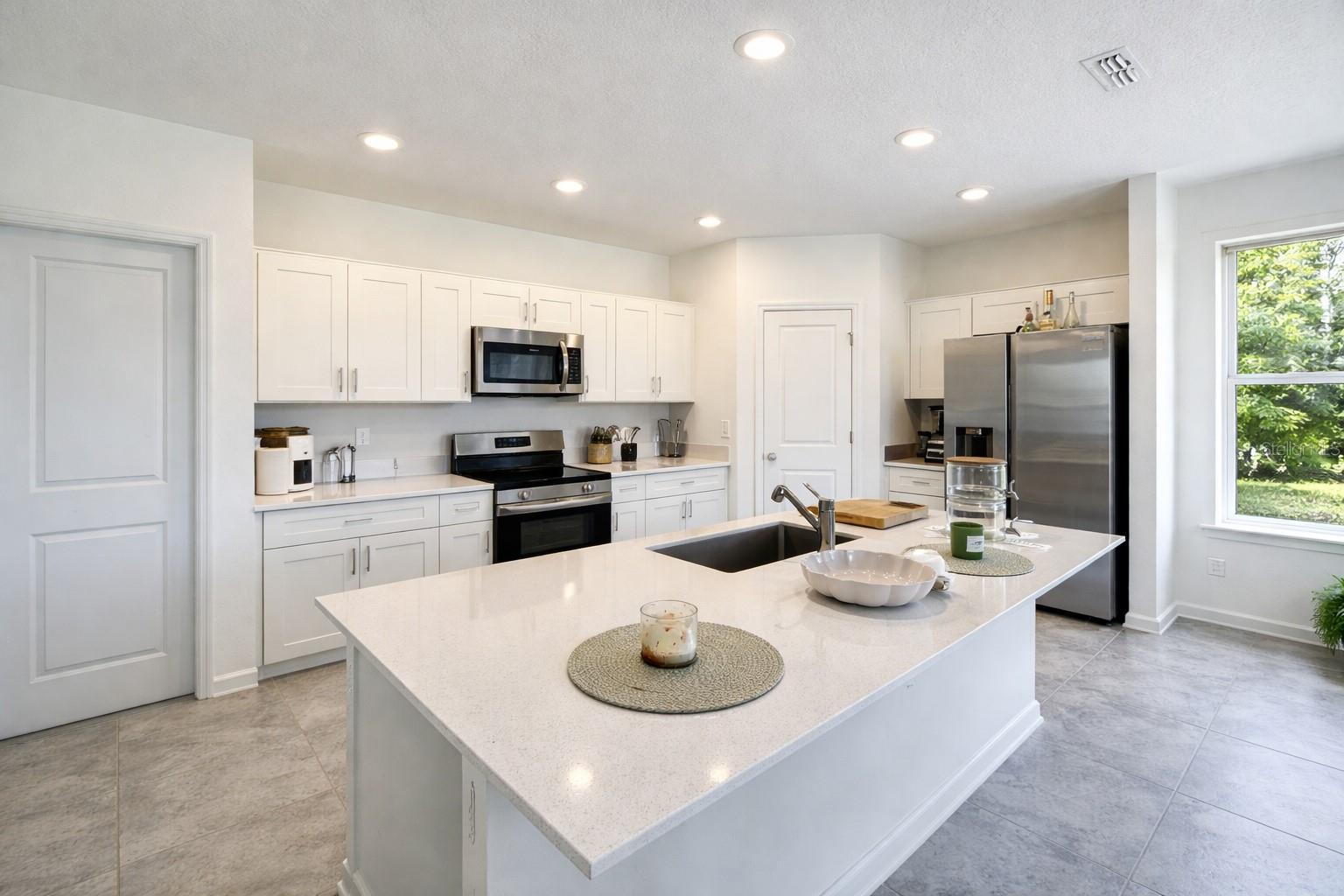 3rd image of 1824 Foreman Rd, Eagle Lake, FL 33839 | MLS# S5154713