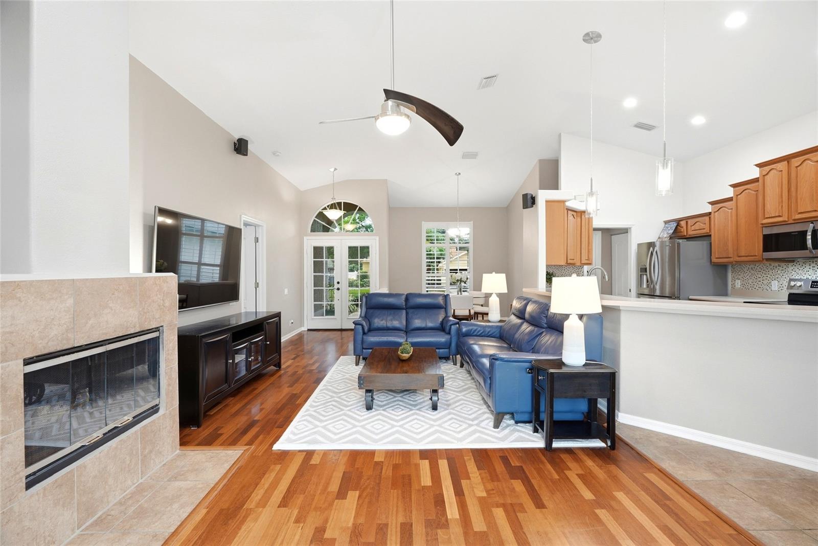 4th image of 1258 Paradise Lake Dr, Tarpon Springs, FL 34689 | MLS# TB8534504