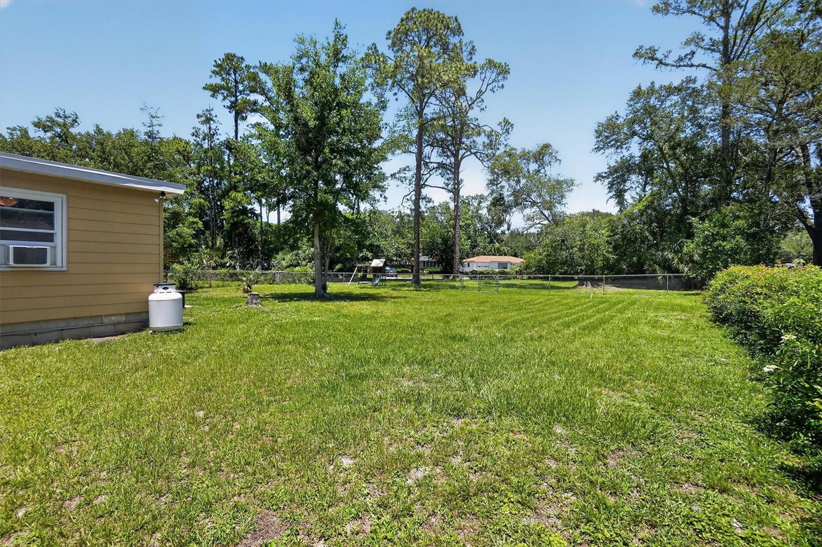 5th image of 5503 Lakewood Cir E, Jacksonville, FL 32207 | MLS# OM729533