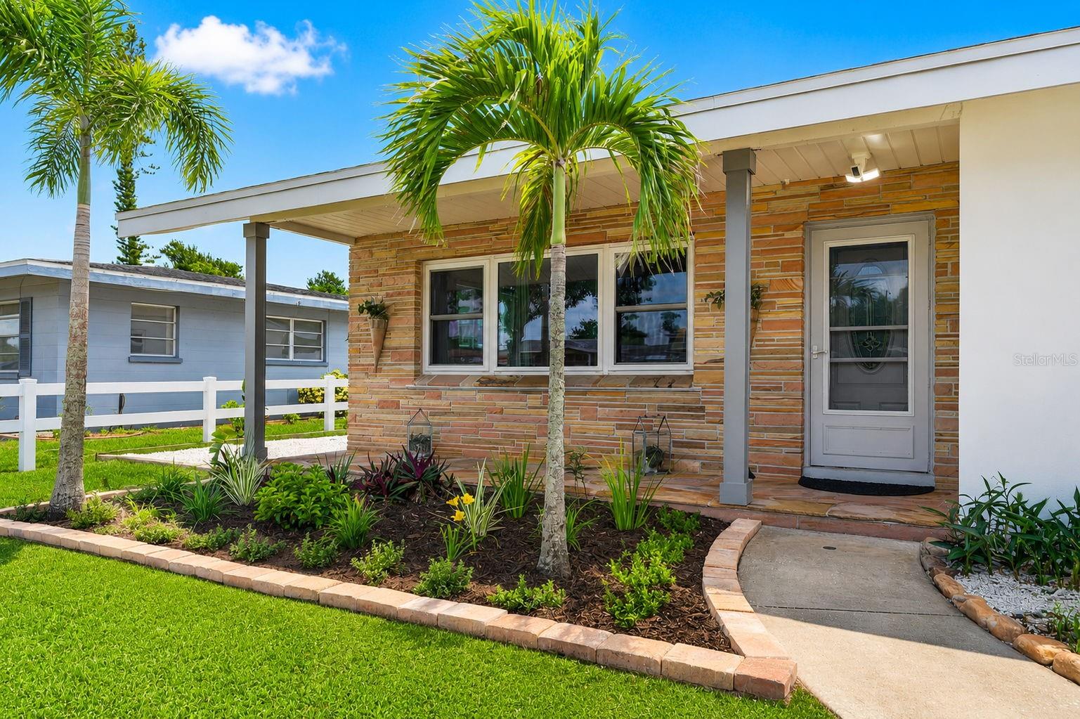 2nd image of 2711 27th Avenue Dr W, Bradenton, FL 34205 | MLS# TB8534608