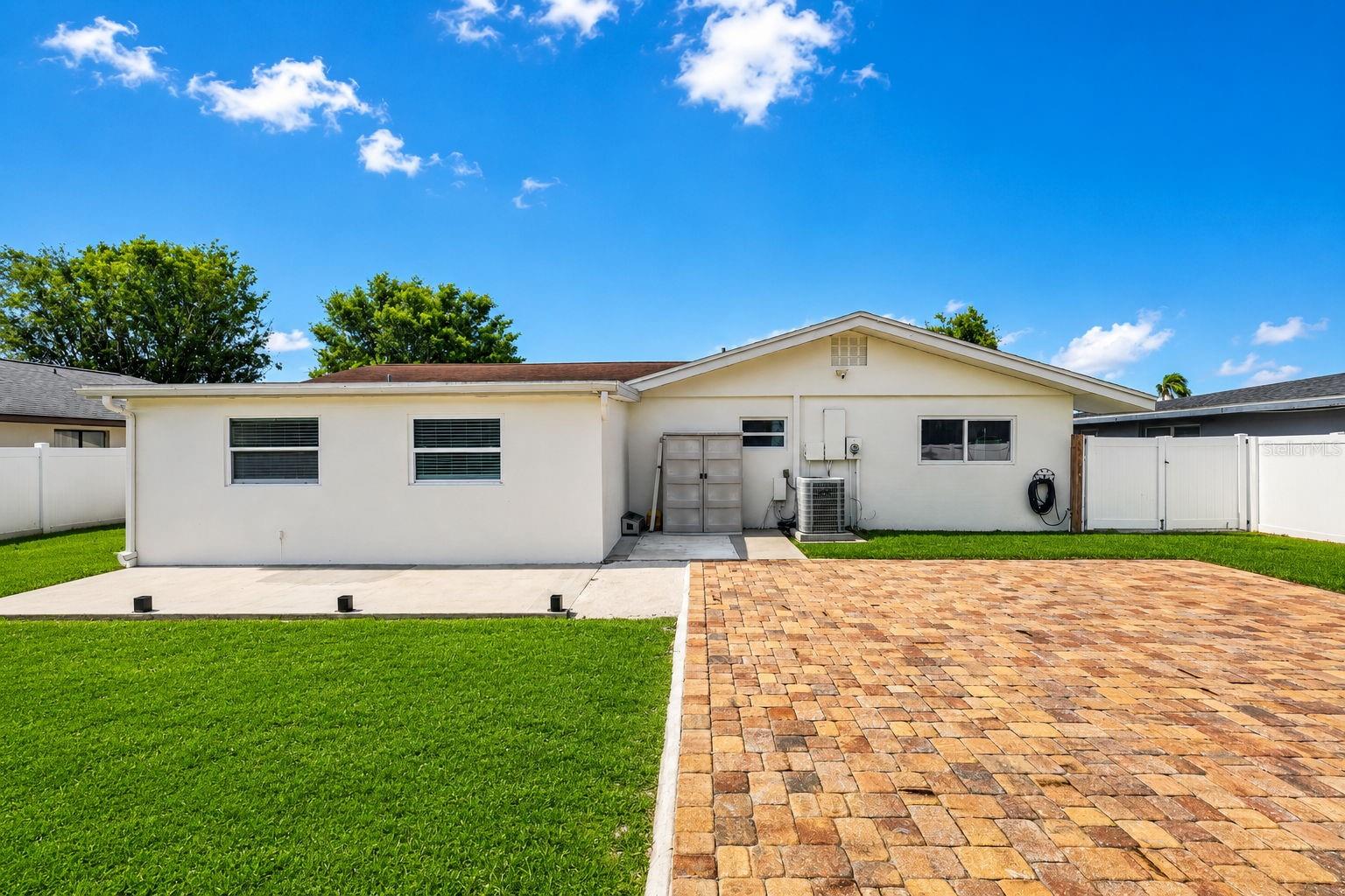 4th image of 2711 27Th Avenue Dr W, Bradenton, FL 34205 | MLS# TB8534608