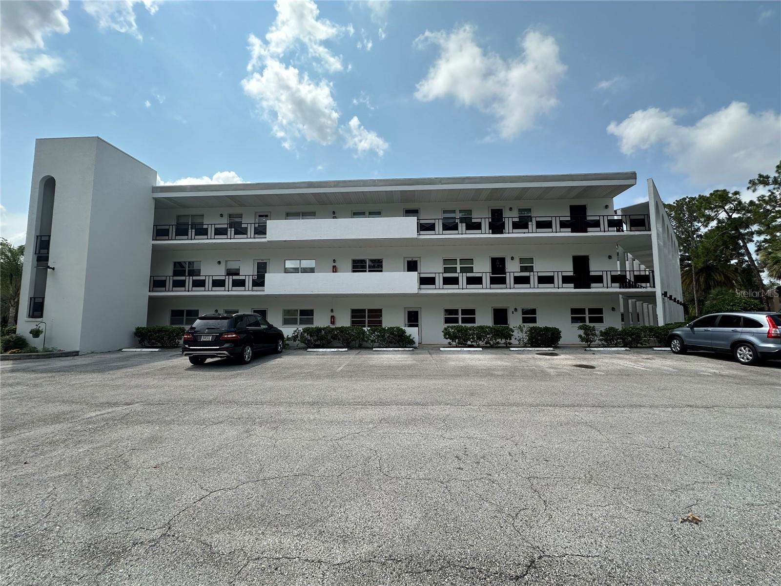 3rd image of 100 El Camino Dr #104, Winter Haven, FL 33884 | MLS# P4939472