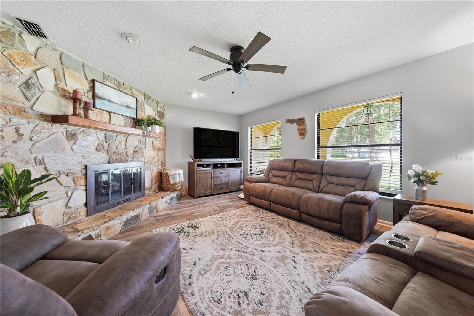 5th image of 41300 Dixie Ave, Umatilla, FL 32784 | MLS# G5115858