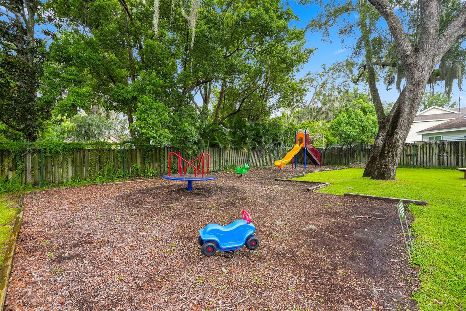 37th image of 934 Berkley Ct N, Palm Harbor, FL 34684 | MLS# TB8534868