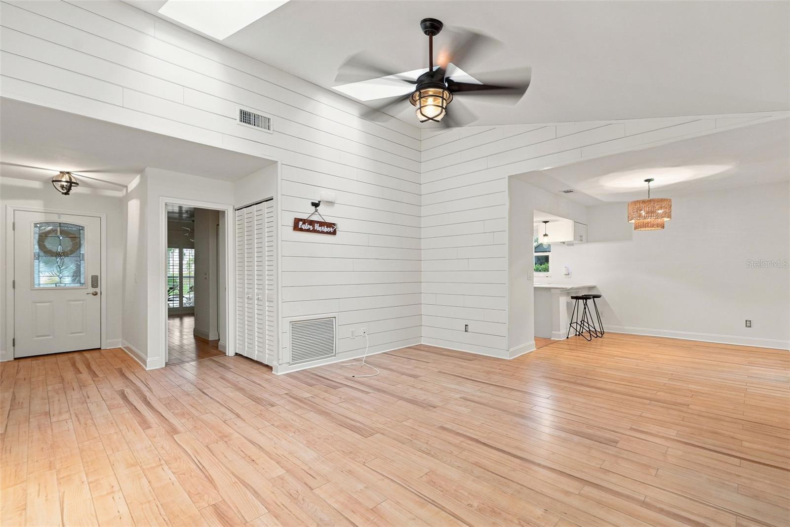 4th image of 934 Berkley Ct N, Palm Harbor, FL 34684 | MLS# TB8534868