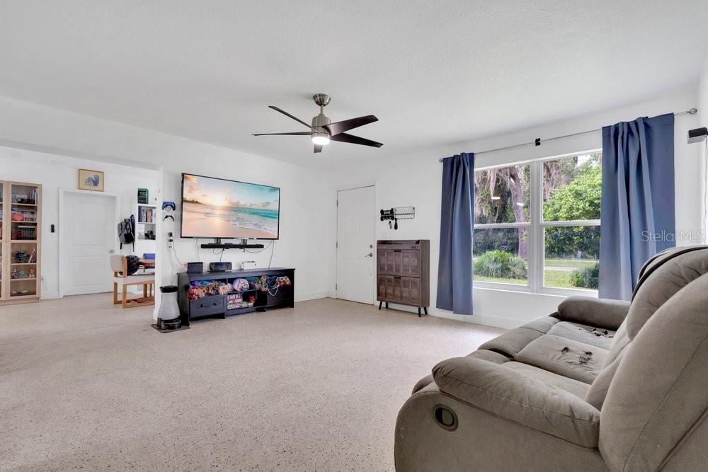 4th image of 851 E University Ave, Orange City, FL 32763 | MLS# O6429924