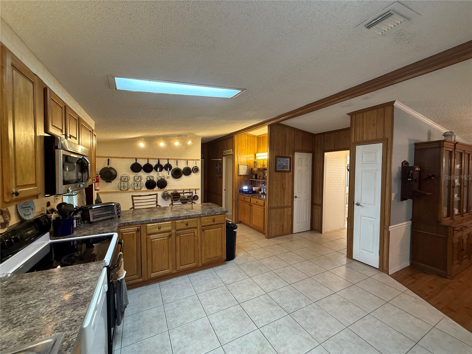 4th image of 802 Robin Ln, Wildwood, FL 34785 | MLS# G5115879