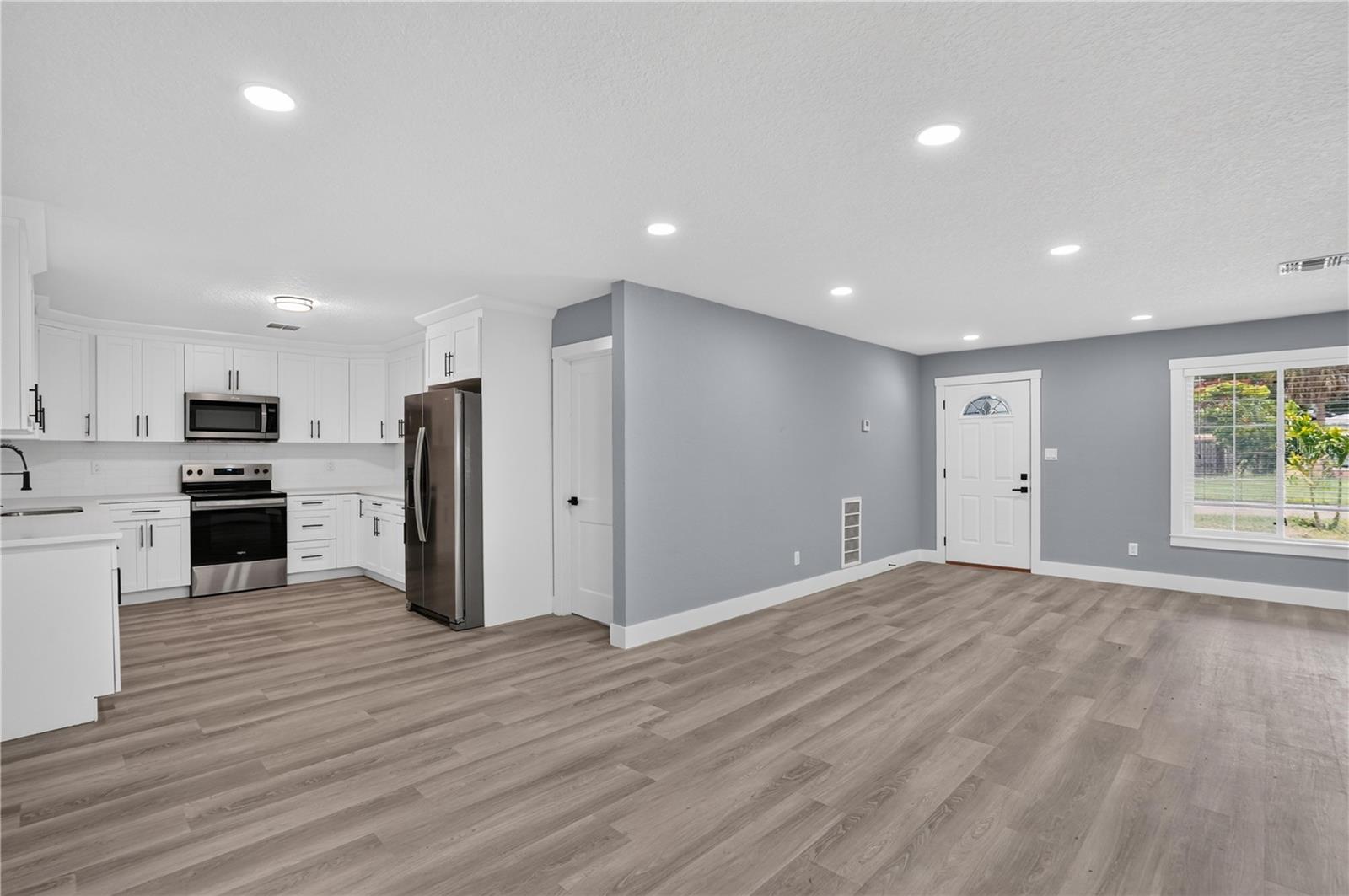 5th image of 2700 12Th St S, St Petersburg, FL 33705 | MLS# TB8534919