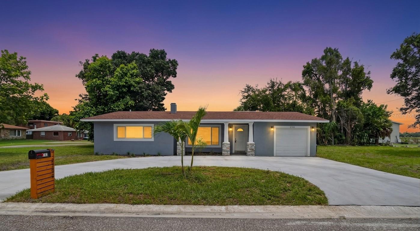3rd image of 2700 12Th St S, St Petersburg, FL 33705 | MLS# TB8534919