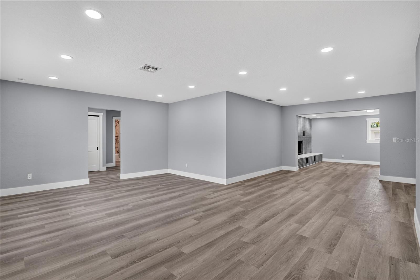 4th image of 2700 12Th St S, St Petersburg, FL 33705 | MLS# TB8534919