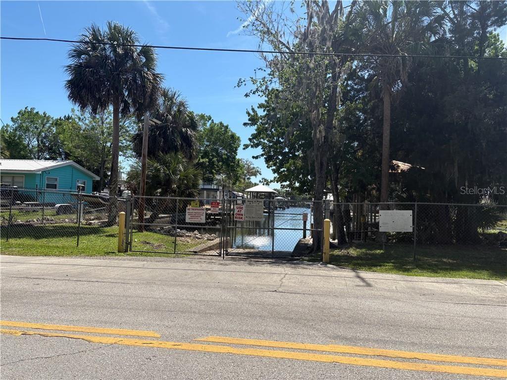 3rd image of 1325 Nw 19Th St, Crystal River, FL 34428 | MLS# TB8534951