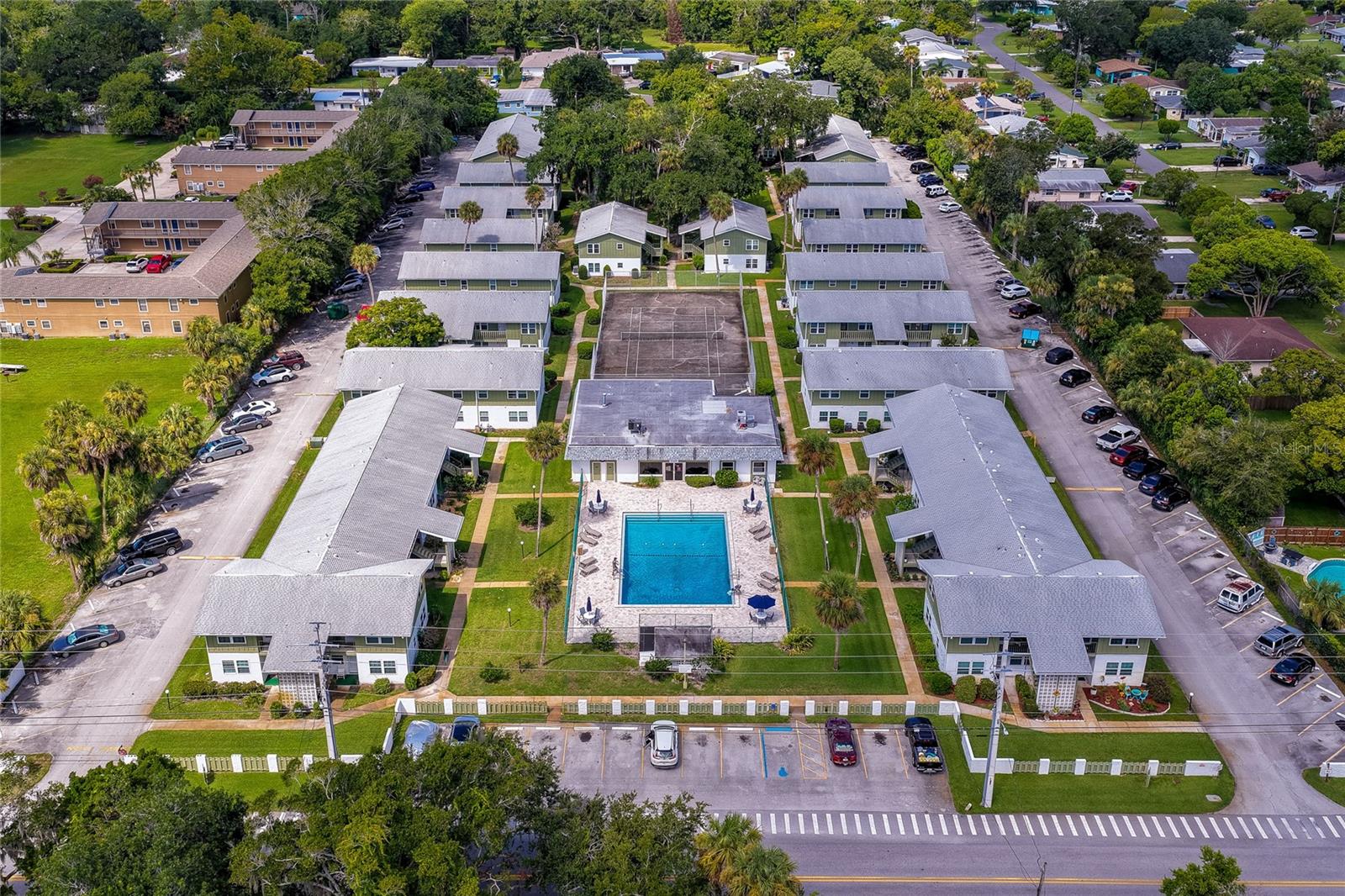 2nd image of 840 Ctr Ave, Daytona Beach, FL 32117