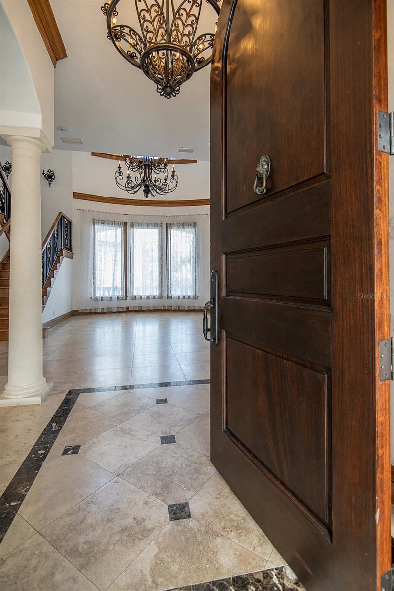 3rd image of 5211 W Neptune Wy, Tampa, FL 33609 | MLS# TB8535350
