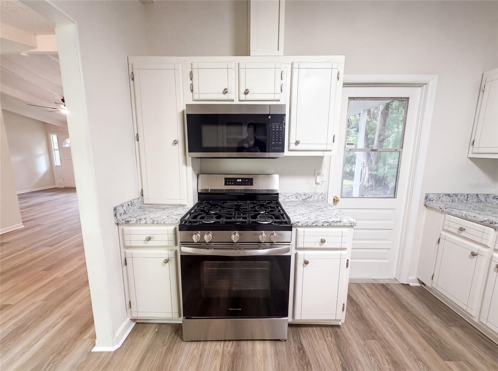 3rd image of 1034 Ne 31St Ave, Gainesville, FL 32609 | MLS# O6430344