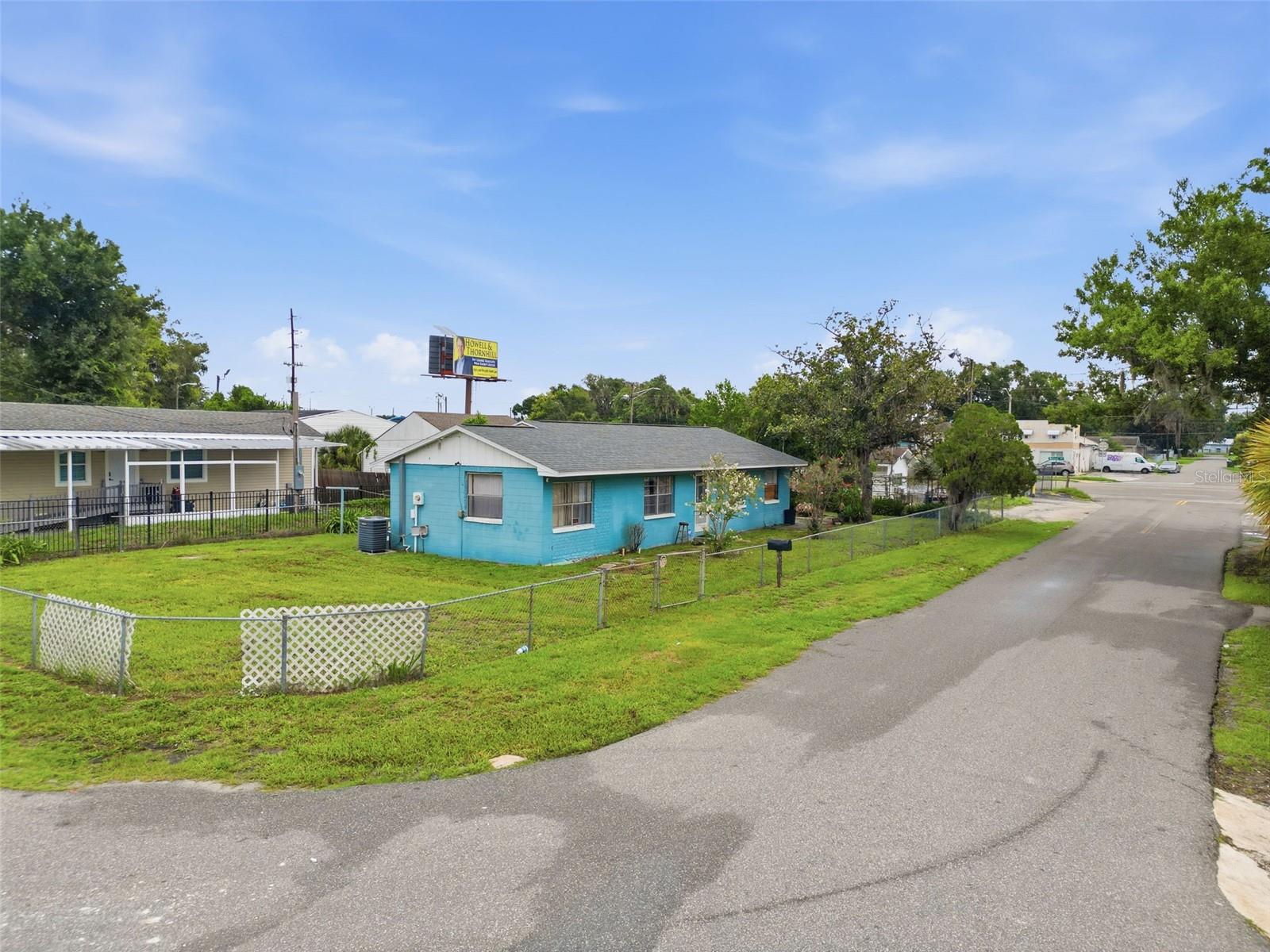 3rd image of 2215 Emma St, Lakeland, FL 33815 | MLS# L4963998