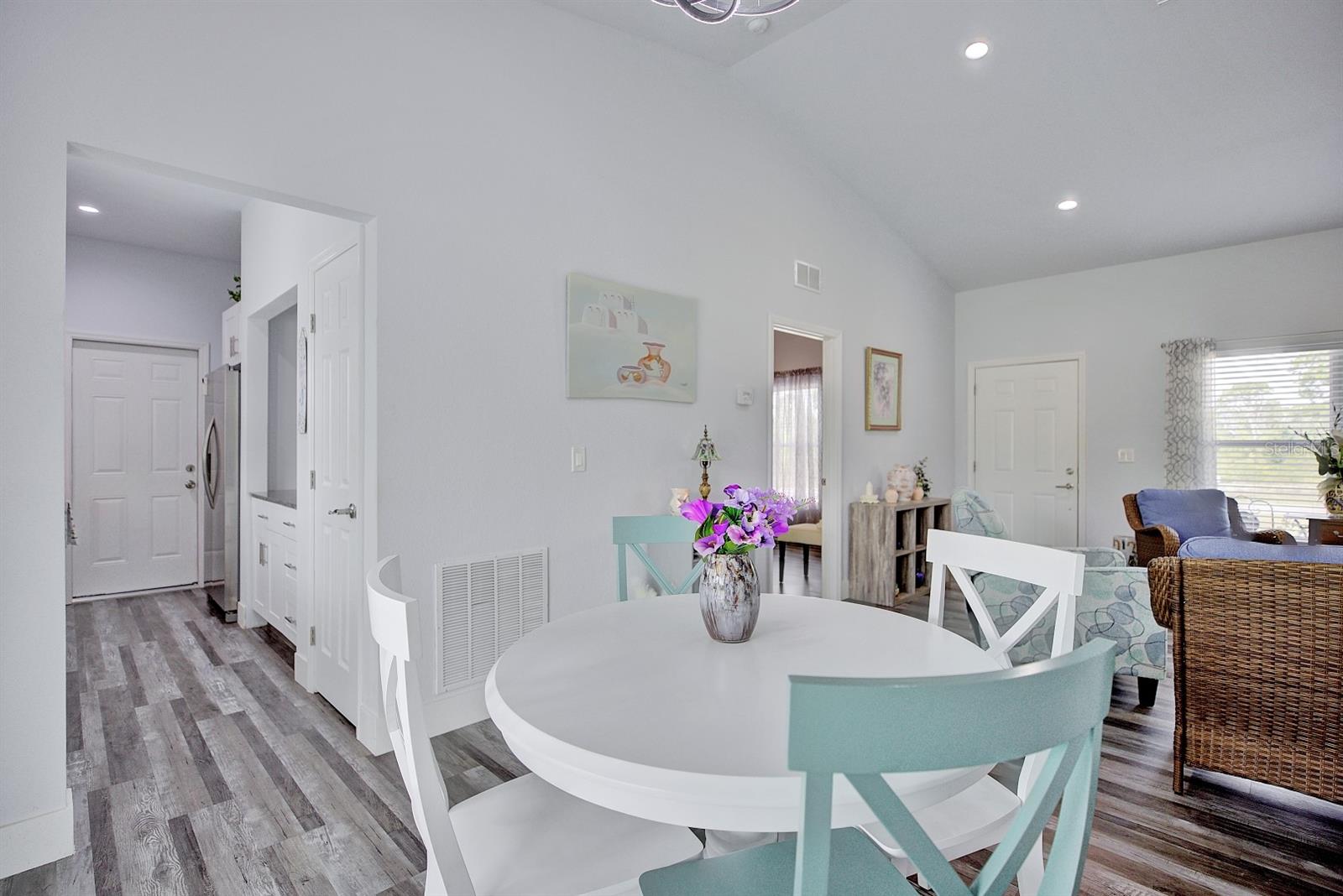 3rd image of 230 E Canal Wy Ne, Lake Placid, FL 33852 | MLS# C7529195