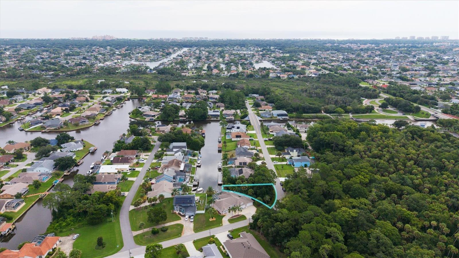 8th image of 27 Colechester Ln, Palm Coast, FL 32137 | MLS# FC320427