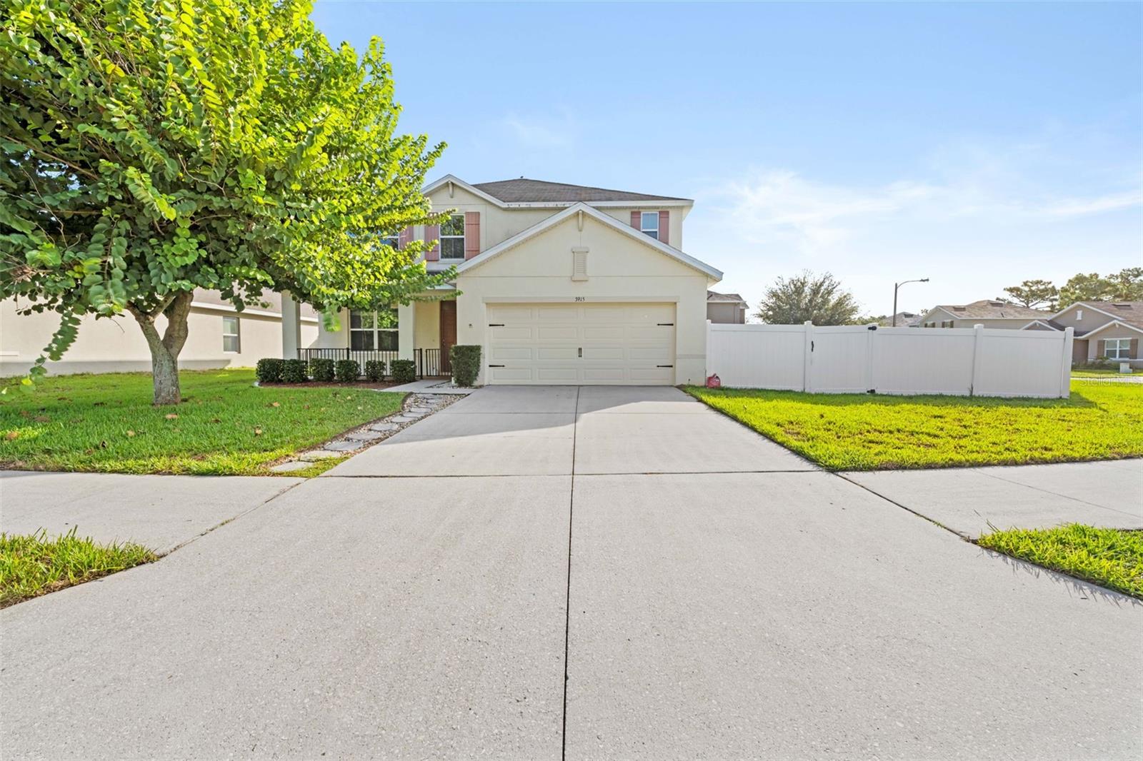 Photo 3 of Single family home for sale at 3915 Bramblewood Loop, Spring Hill, FL 34609 | MLS# W7888283 | Listing updated on 2026-09-04