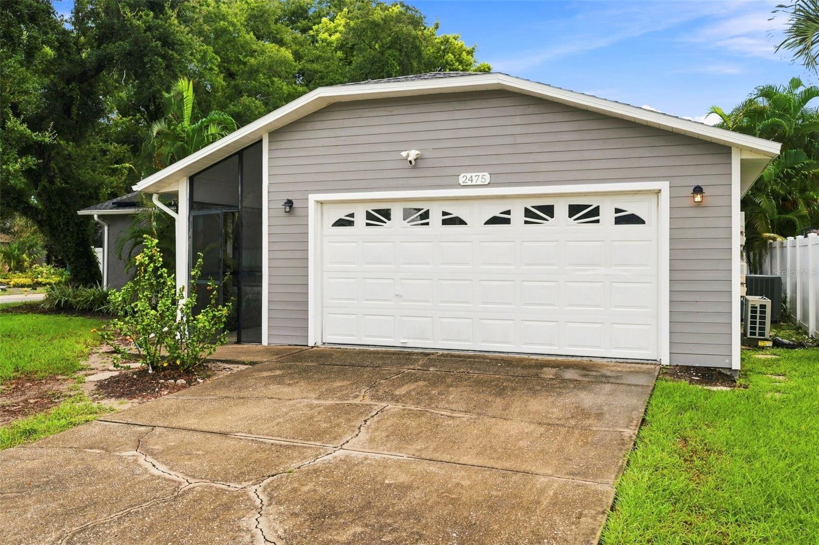 3rd image of 2475 Gulfbreeze Cir, Palm Harbor, FL 34683 | MLS# W7888304
