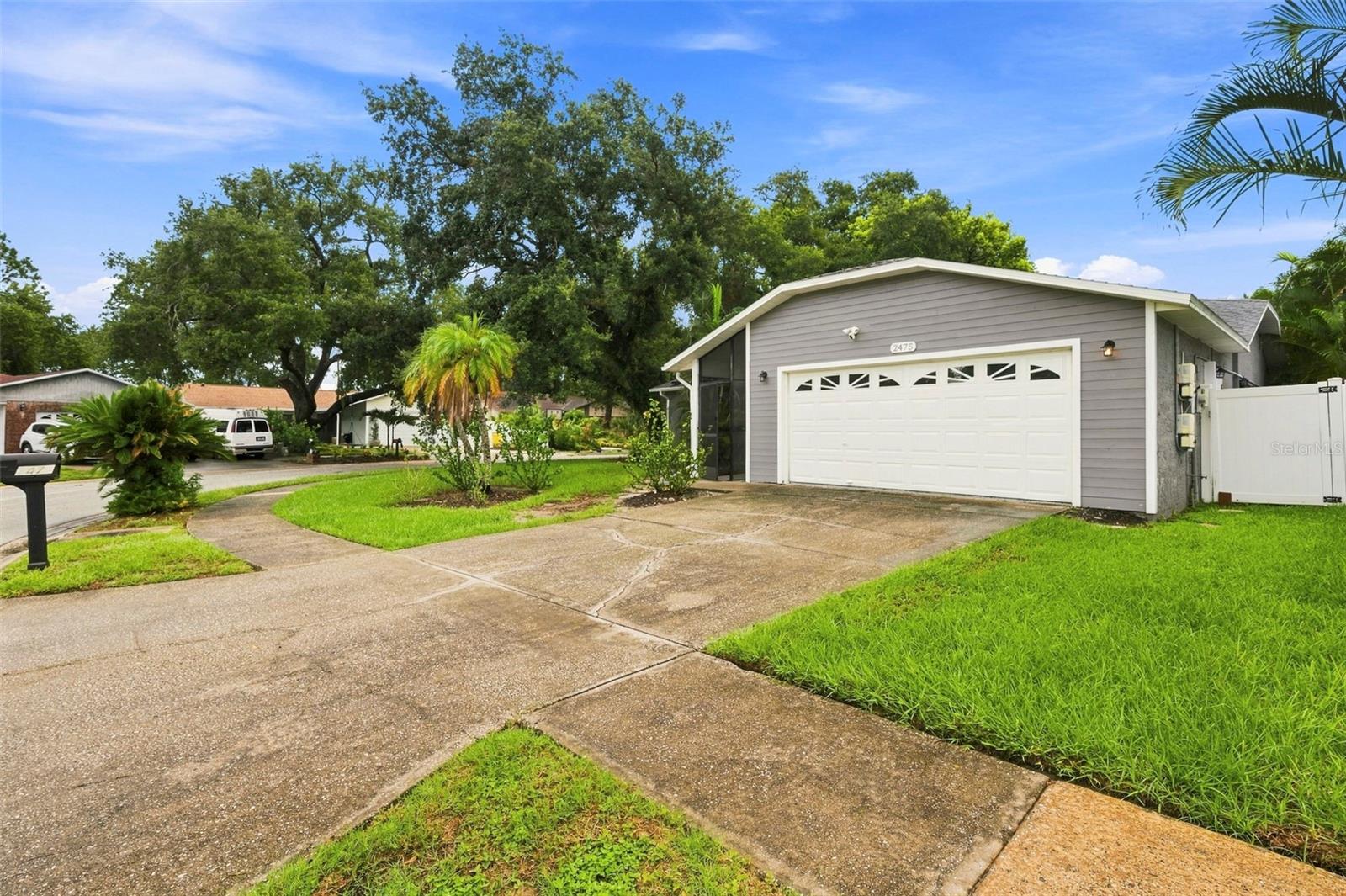 4th image of 2475 Gulfbreeze Cir, Palm Harbor, FL 34683 | MLS# W7888304