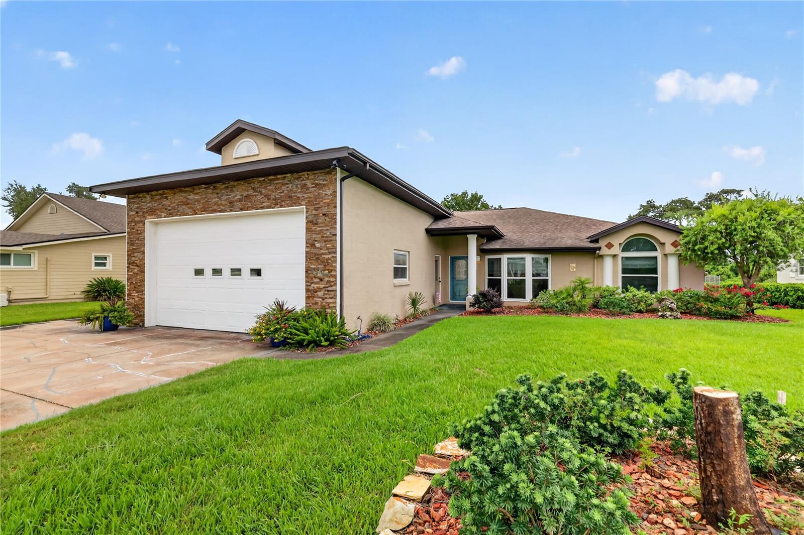 1st image of 5516 E Harbor Dr, Fruitland Park, FL 34731 | MLS# G5116129