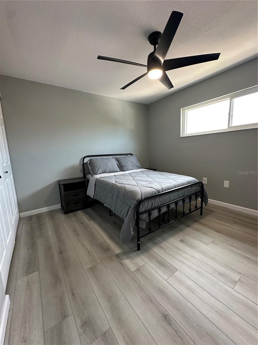 3rd image of 460 E Base Ave, Venice, FL 34285